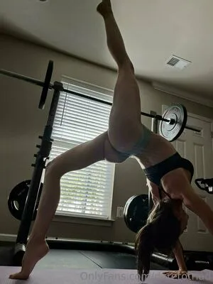 daretotriad / darepickard / theflexibelle фото голая #0013