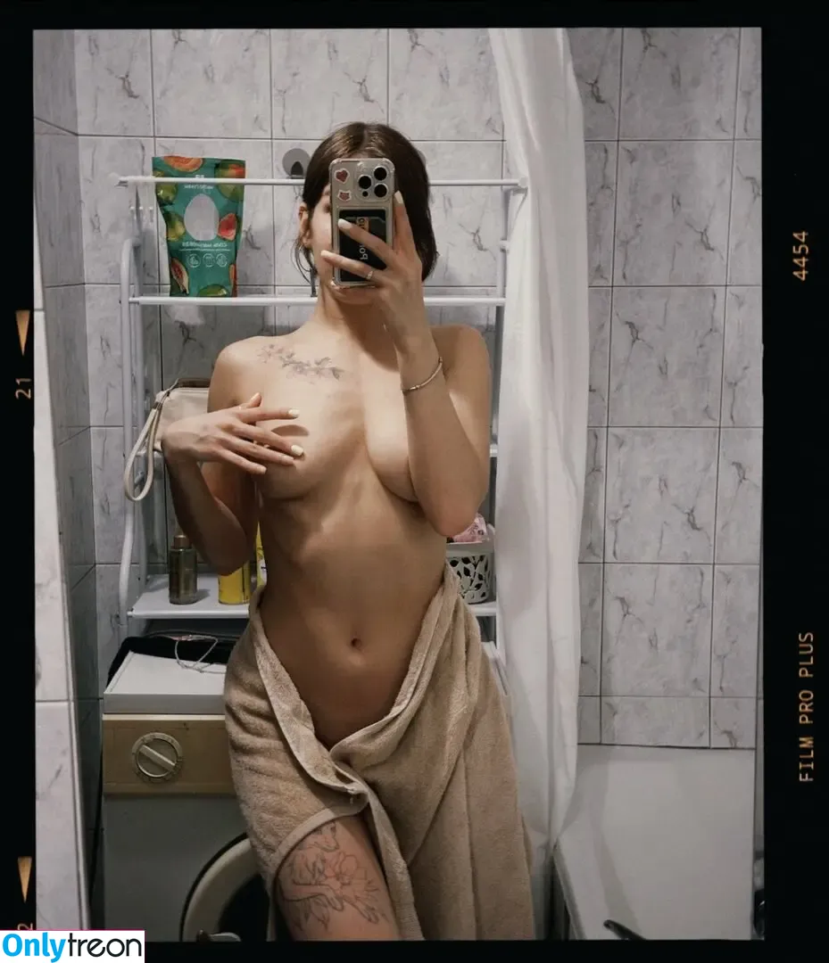 Darii nude photo #0006 (Darii)