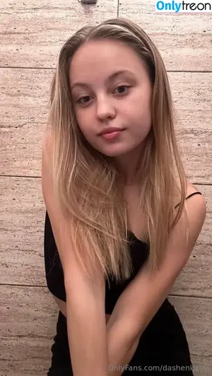 dashenka18 / dasha_dasha_18_ фото голая #0103