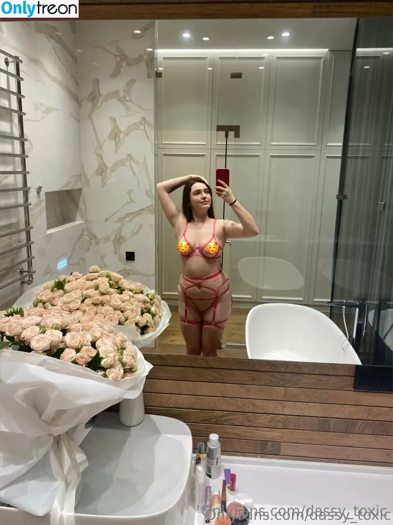 dassy_toxic nude photo #0053 (_lilt0xic_)