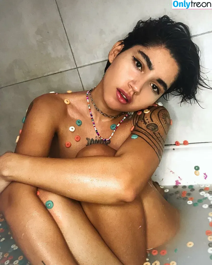 ddebireinoso nude photo #0003 ( / CICUTA / debireinoso)