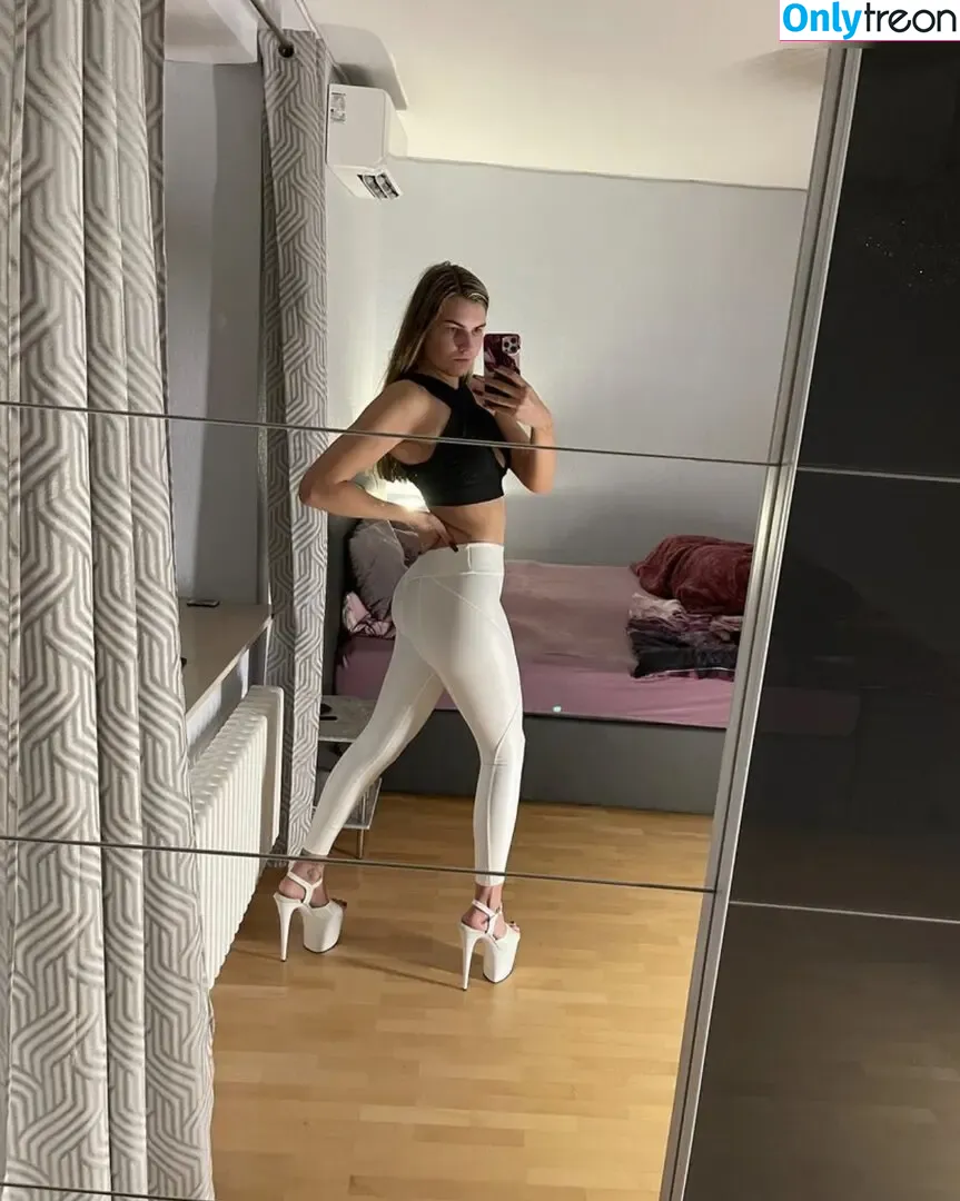 Ddesireyy nude photo #0073 (Ddesireyy)