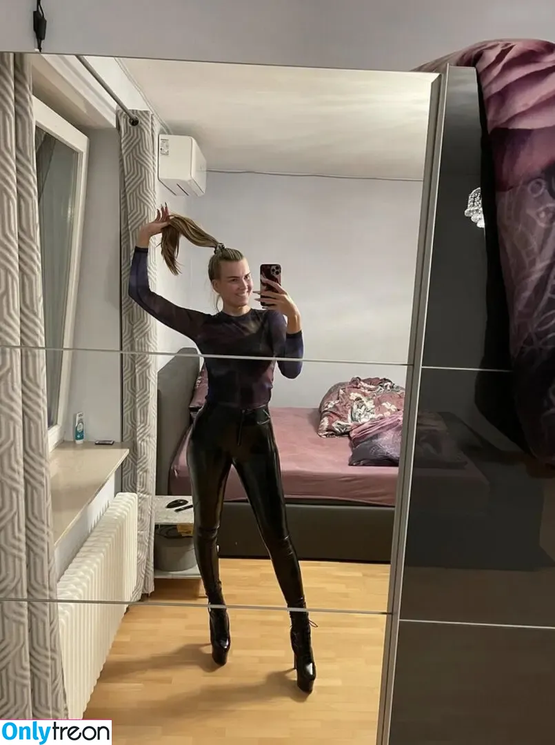 Ddesireyy nude photo #0078 (Ddesireyy)
