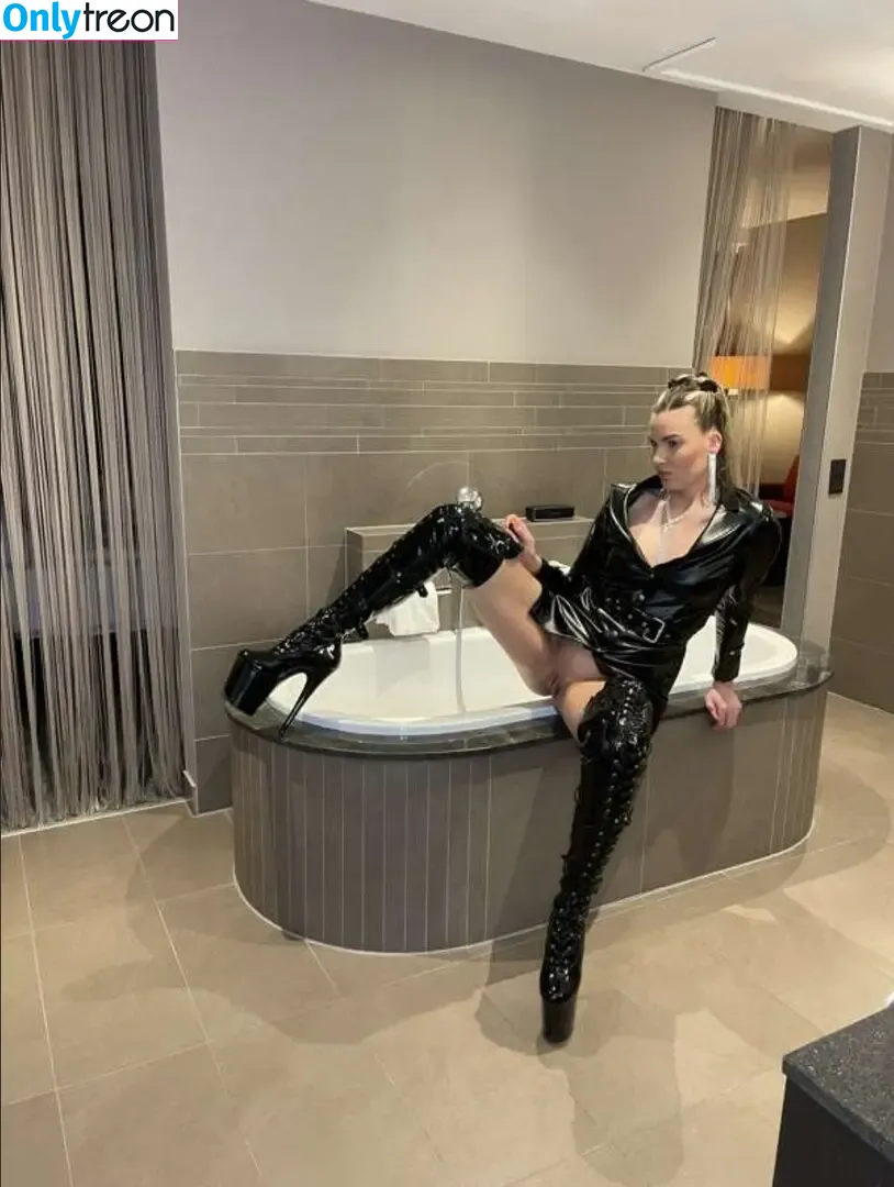 Ddesireyy nude photo #0138 (Ddesireyy)