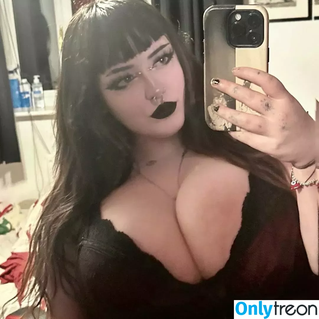 deathgripsbukakke nude photo #0056 (asvalerie_)
