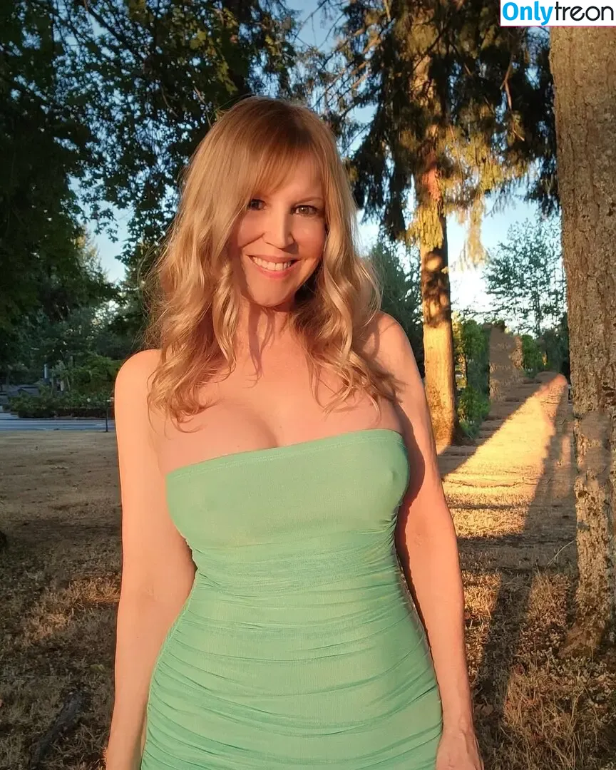 Debbie nude photo #0193 (djeannie / djeanniefstar / pnwdebs)