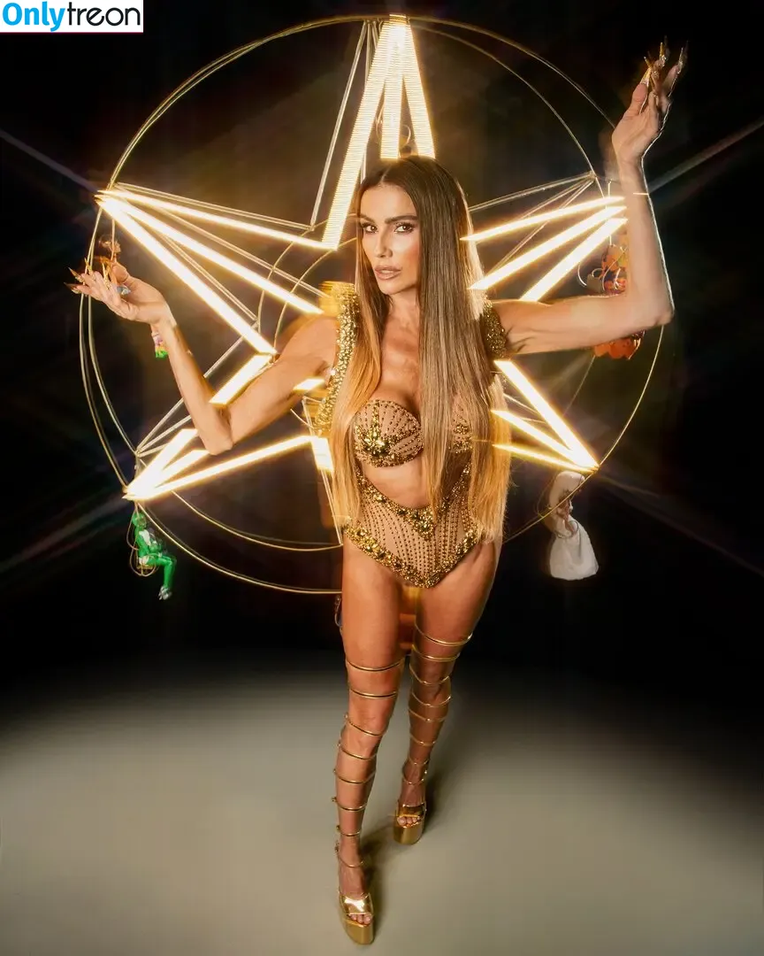 Deborah Secco nude photo #1958 (dedesecco)