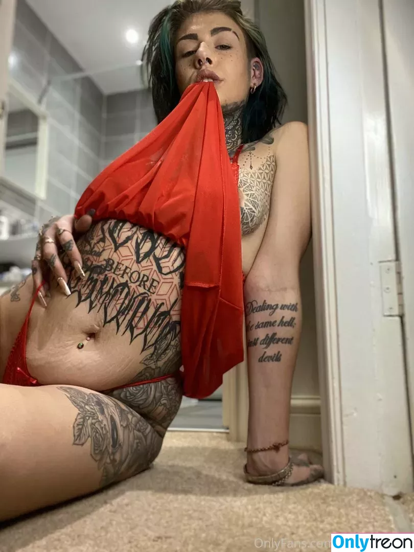dee_louisexx nude photo #0032 (danniellaaaax)