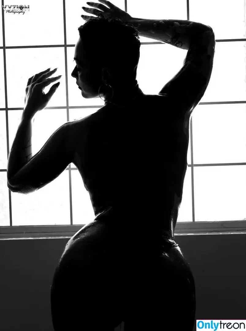 Dee Walker nude photo #0004 (d.mace88 / d.walker827 / deewalkerartist / dwalker0827 / fionawalker67)