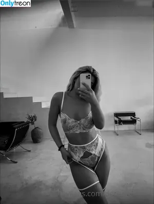 Deeanaofficial nude photo #0009