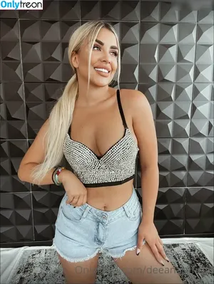 Deeanaofficial nude photo #0013