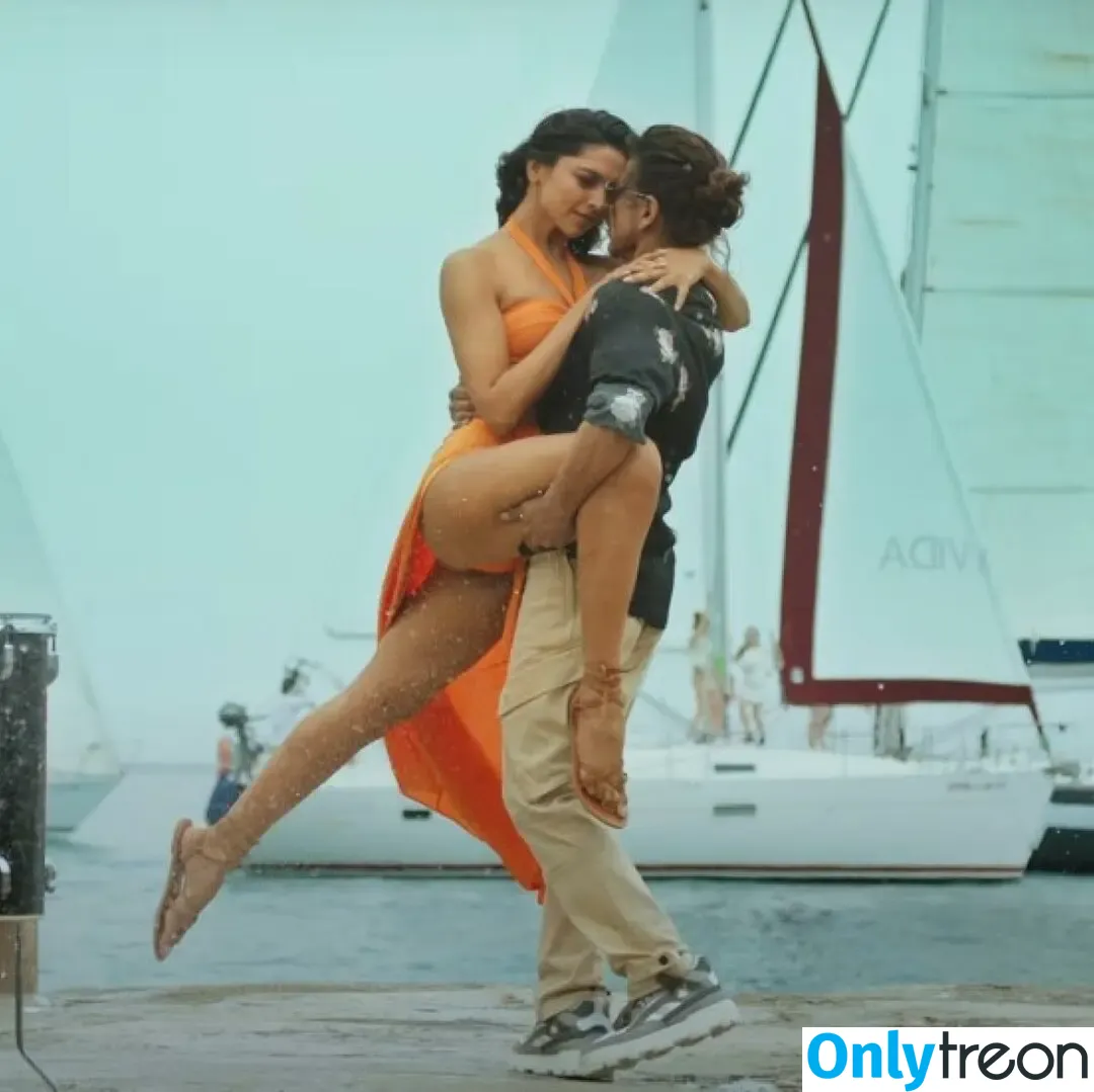 Deepika Padukone nude photo #0073 (deepikapadukone)