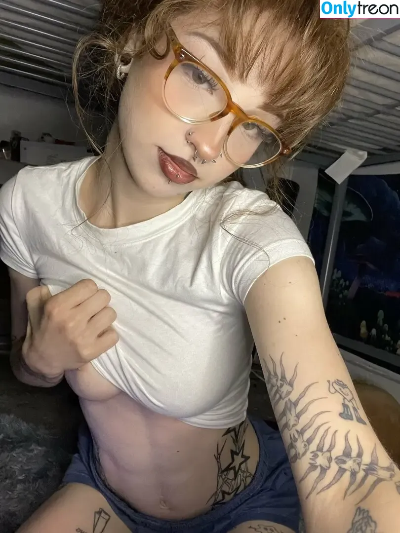definitelynotd nude photo #0002 (wearedefinitelynotdefinitive)