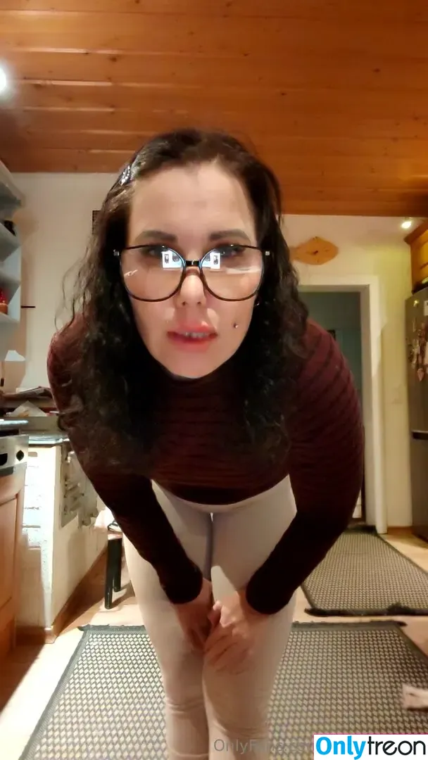dehepsafree голая photo #0043 (dess.delgado)
