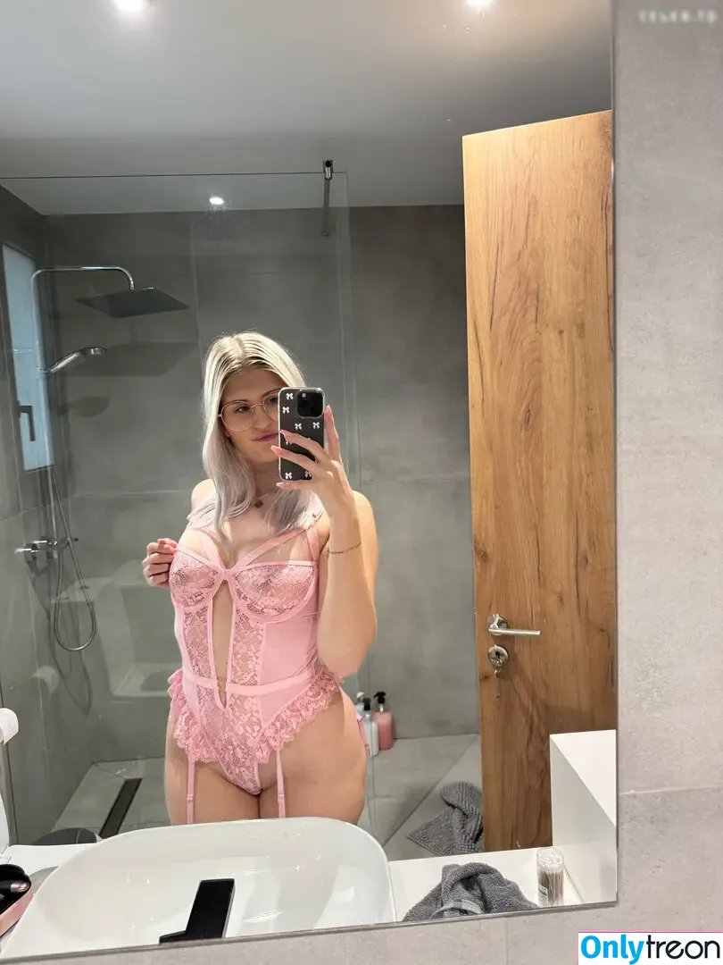 Deineemilia голая photo #0148 (demirose)