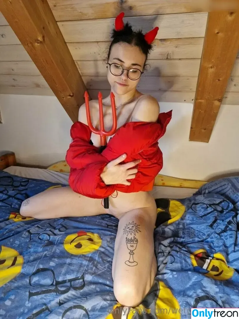 deineleonie nude photo #0012 (deineleonie)