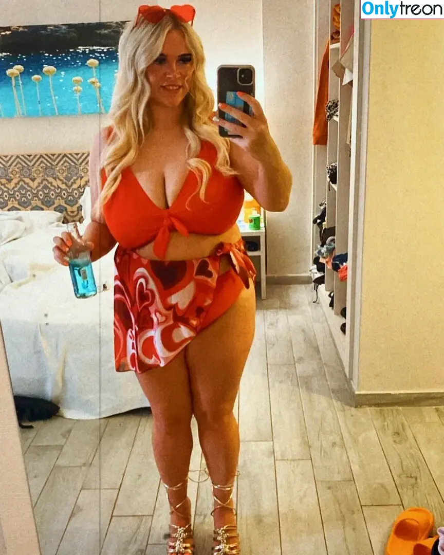 Demi 34JJ nude photo #0004 (ddlovato / demidollarzzz)