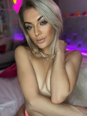 Demi Brookes / demi_brookesxo / demibrookes_x nude photo #0013