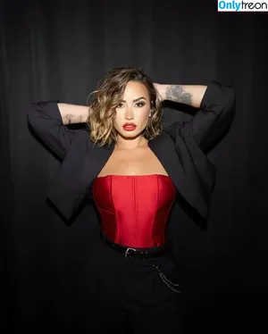 Demi Lovato / ddlovato nude photo #0691