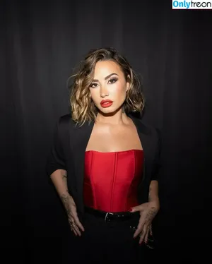 Demi Lovato / ddlovato nude photo #0692