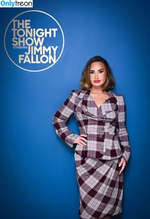 Demi Lovato / ddlovato nude photo #0711