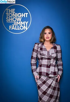 Demi Lovato / ddlovato nude photo #0712