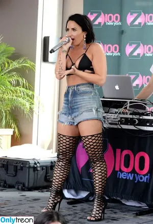 Demi Lovato / ddlovato nude photo #0733