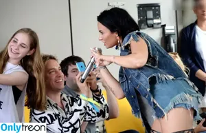 Demi Lovato / ddlovato nude photo #0738