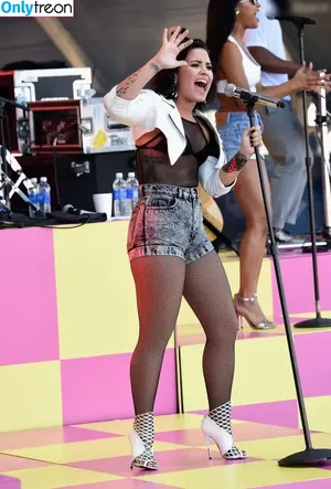Demi Lovato / ddlovato nude photo #0740
