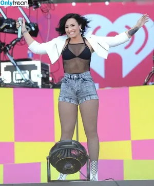 Demi Lovato / ddlovato nude photo #0741