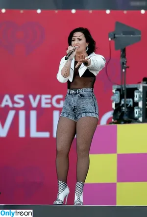 Demi Lovato / ddlovato nude photo #0742