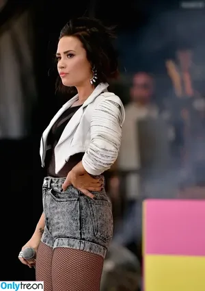 Demi Lovato / ddlovato nude photo #0744