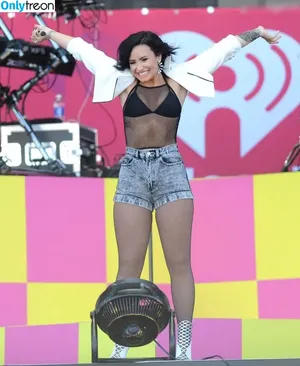 Demi Lovato / ddlovato nude photo #0756