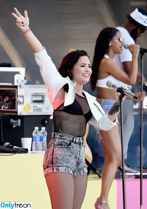 Demi Lovato / ddlovato nude photo #0759