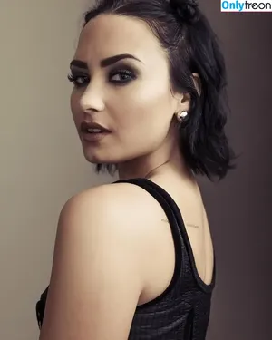 Demi Lovato / ddlovato nude photo #0762