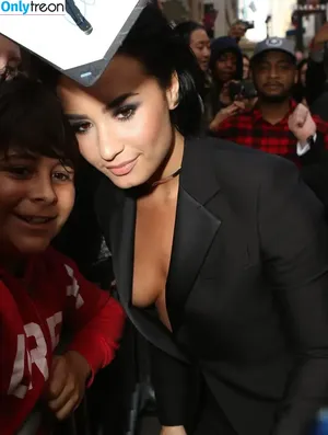 Demi Lovato / ddlovato фото голая #0791