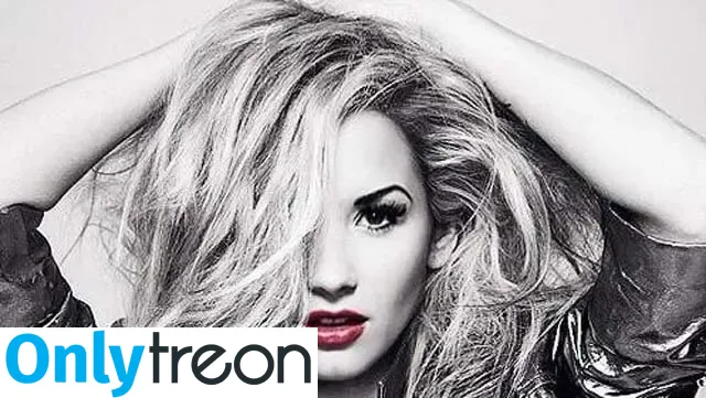Demi Lovato голая photo #0870 (ddlovato)