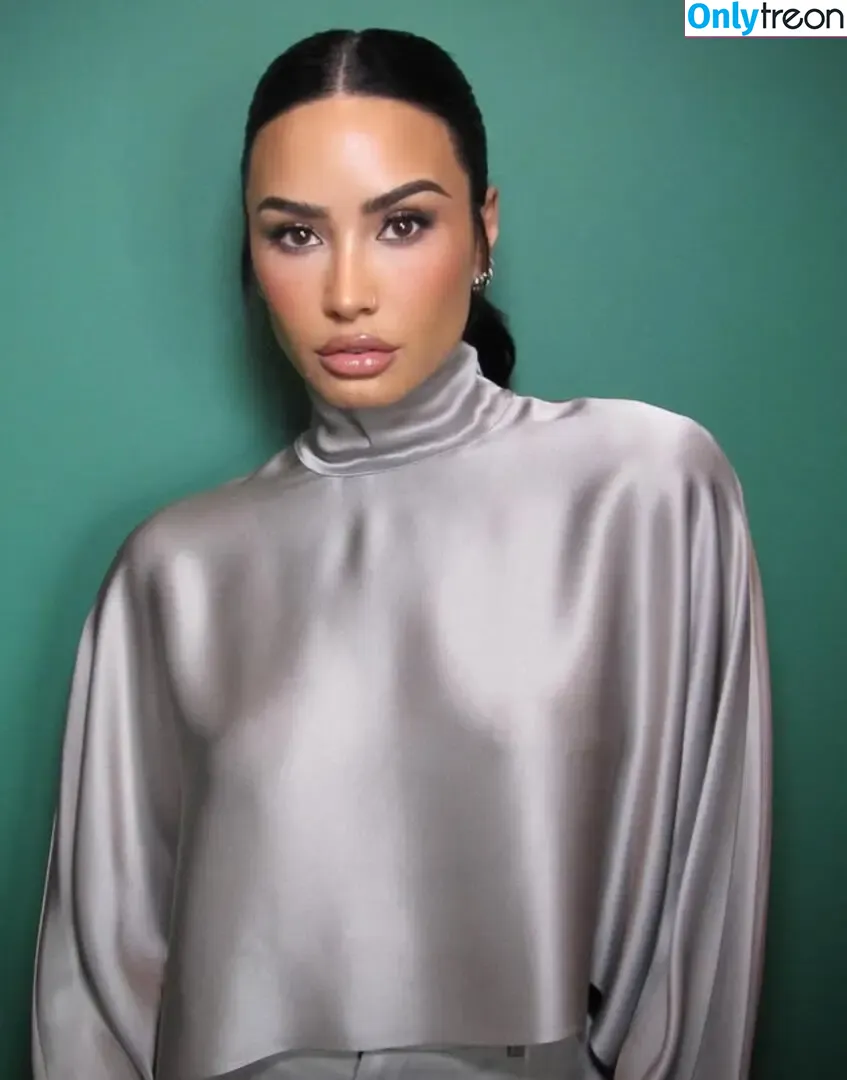 Demi Lovato голая photo #0878 (ddlovato)