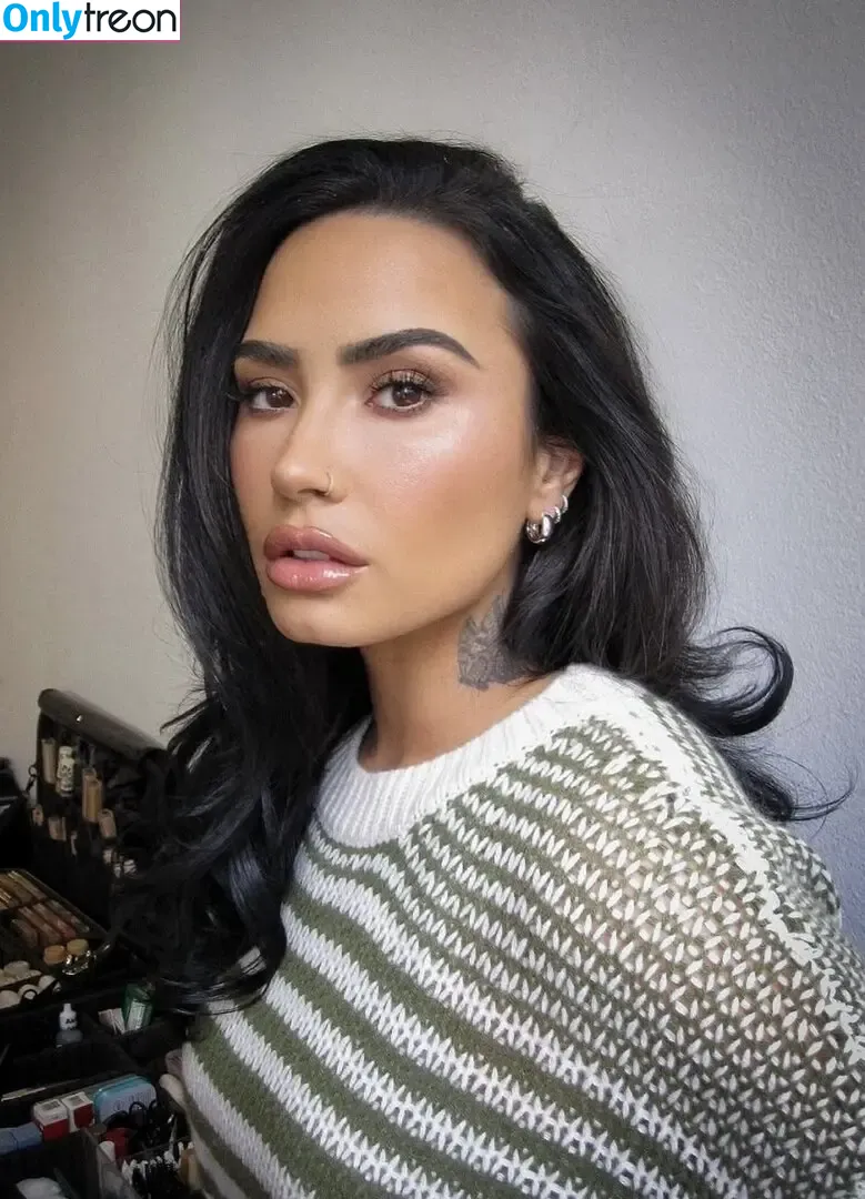 Demi Lovato голая photo #0879 (ddlovato)