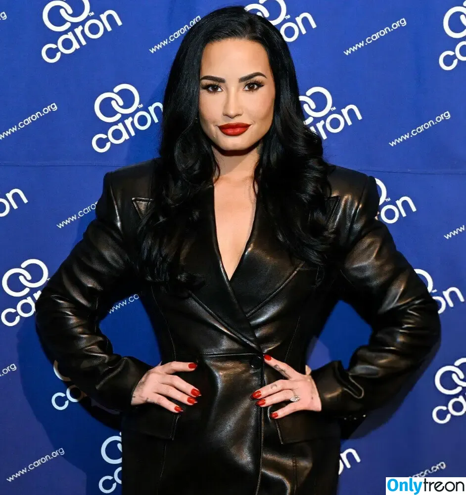 Demi Lovato nude photo #0887 (ddlovato / demi_lovato)