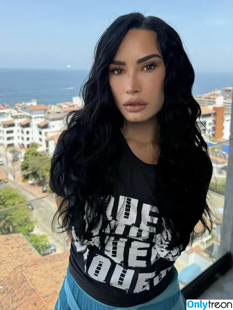Demi Lovato голая photo #0905 (ddlovato / demi_lovato)