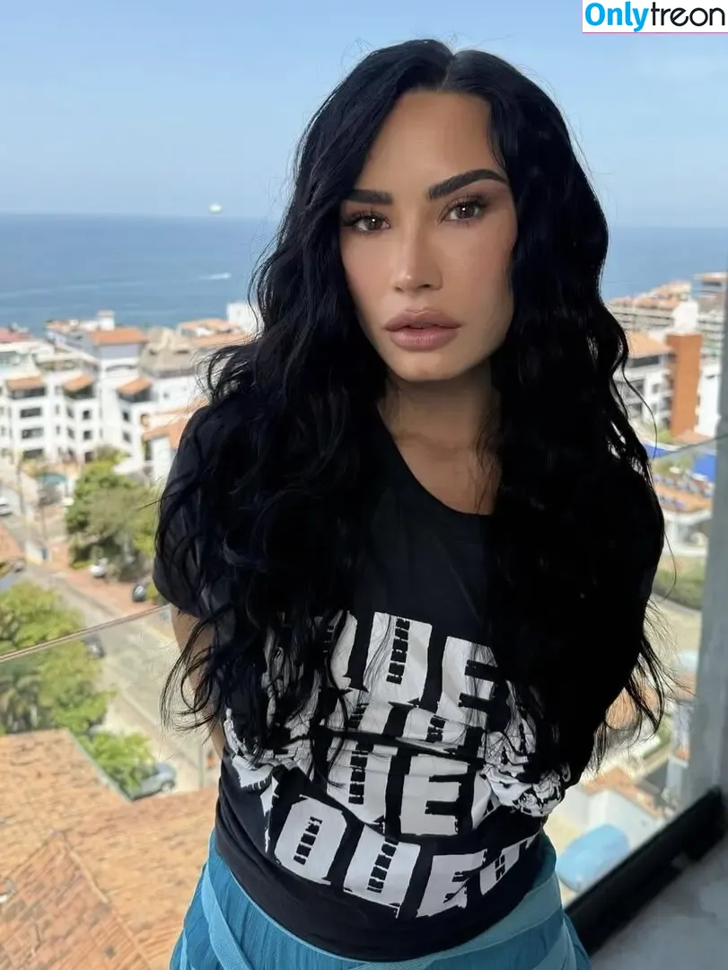 Demi Lovato голая photo #0911 (ddlovato / demi_lovato)