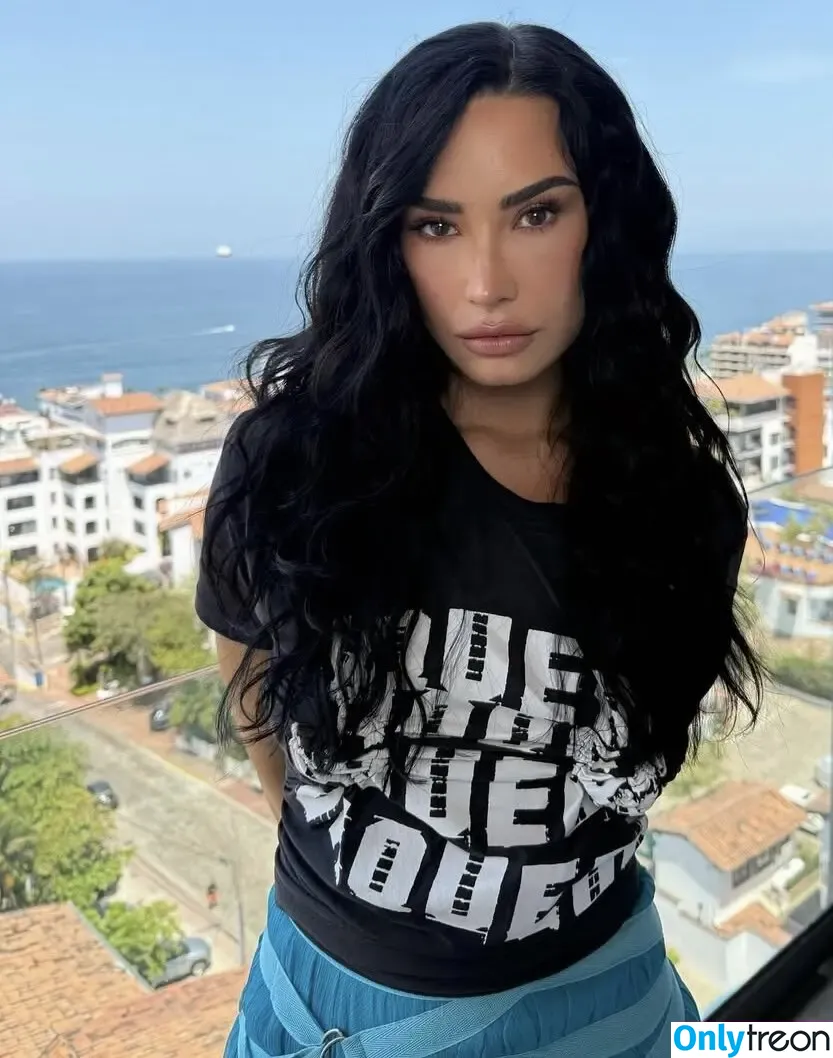 Demi Lovato голая photo #0912 (ddlovato / demi_lovato)