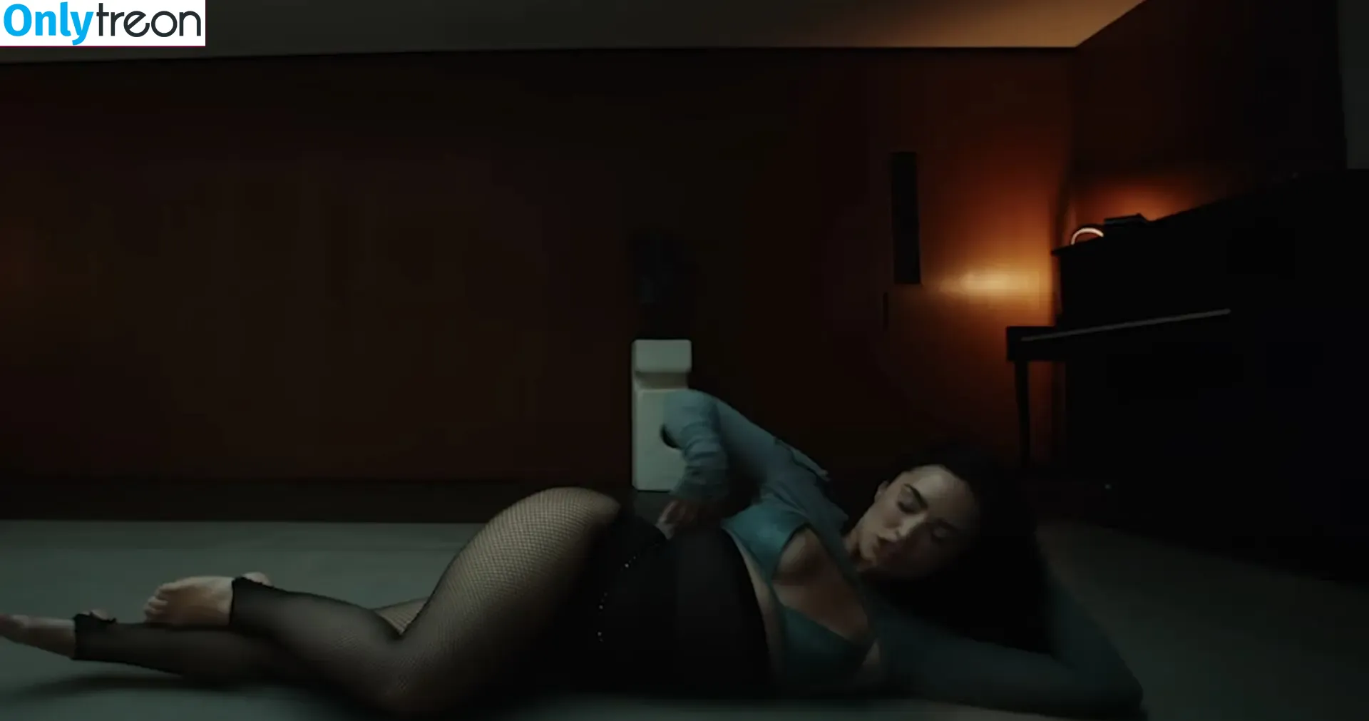 Demi Lovato nude photo #0998 (ddlovato)