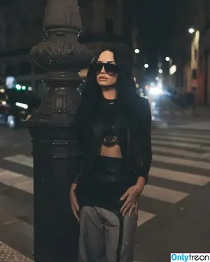 Demi Lovato / ddlovato nude photo #1087