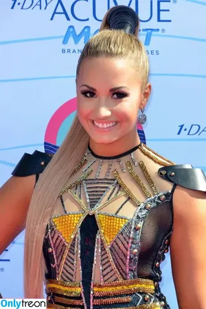 Demi Lovato / ddlovato фото голая #1095