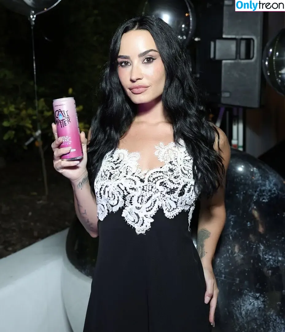 Demi Lovato nude photo #1038 (ddlovato)