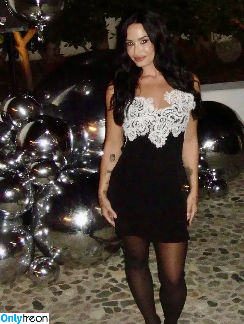 Demi Lovato nude photo #1040 (ddlovato)
