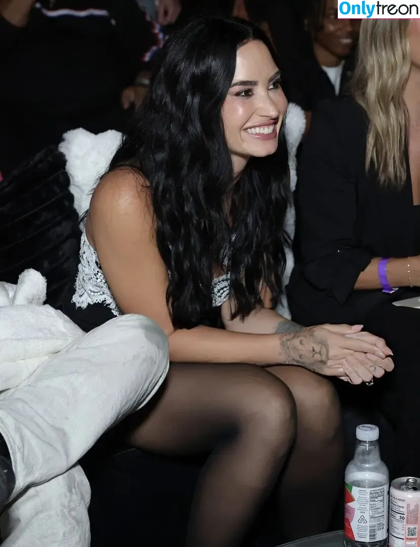 Demi Lovato nude photo #1043 (ddlovato)