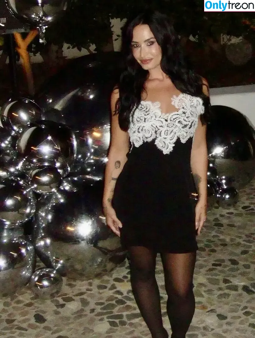 Demi Lovato nude photo #1047 (ddlovato)